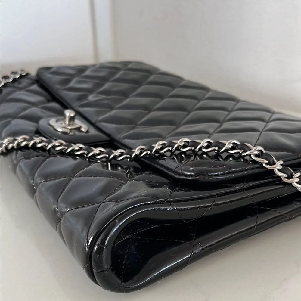 CHANEL Black Quilted Leather Shoulder Bag